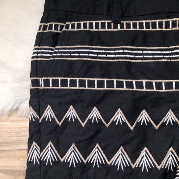 ANN TAYLOR LOFT EMBROIDERED SHORTS - Picture 4 of 7